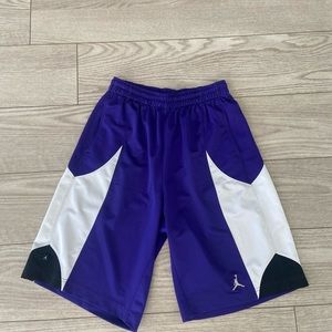 Nike Jordan men’s basketball shorts. Size: M